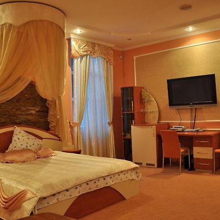Focus Hotel Khust Dış mekan fotoğraf