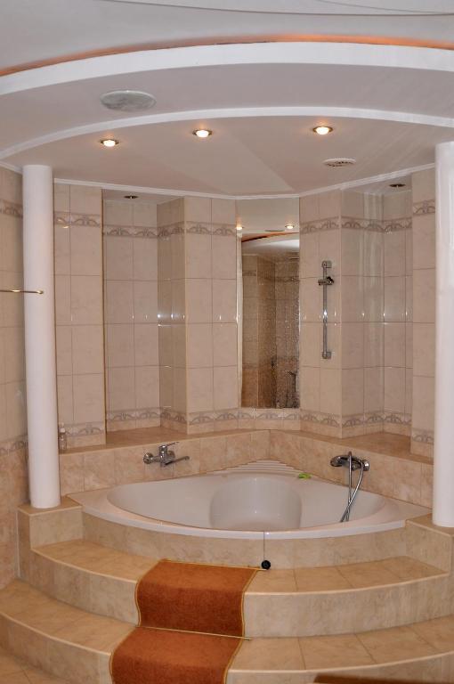 Focus Hotel Khust Dış mekan fotoğraf